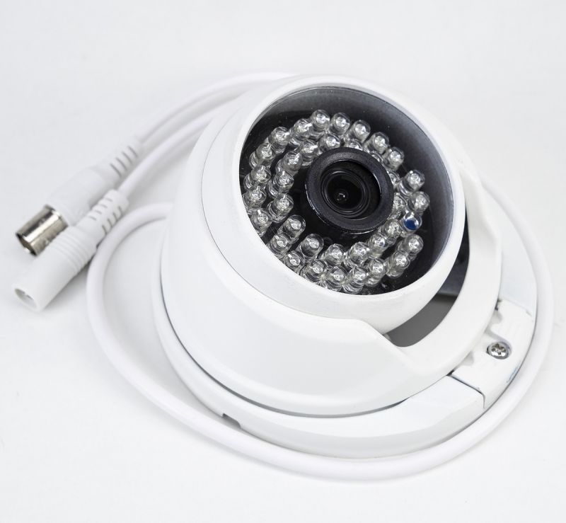 Komplet sæt til videoovervågning med 4 dome kameraer og 1 TB hdd