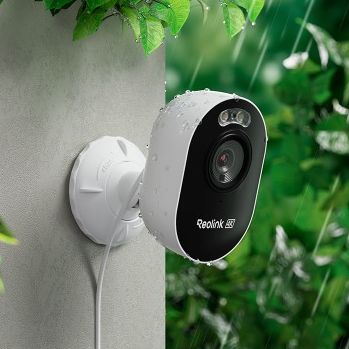 Reolink Lumus Pro med spotlys